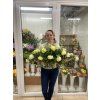 Smútočná ikebana z bielych ruží