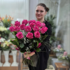 Romantická kytica z 21 cyklámenových ruží v elegantnom viazaní